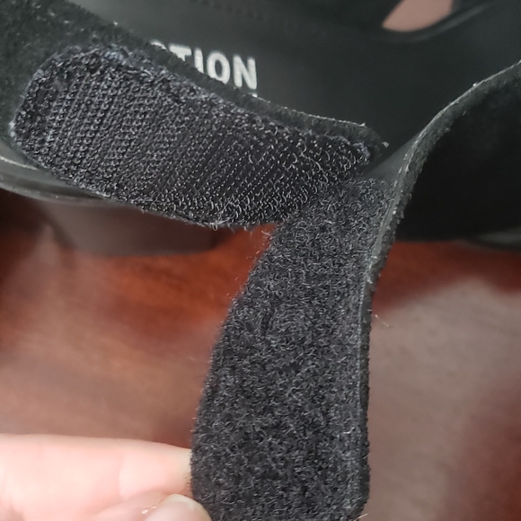 Kenneth Cole Reaction Black Suede "7 Fridah People" Peep Toe Stacked Block Heels - Picture 7 of 10